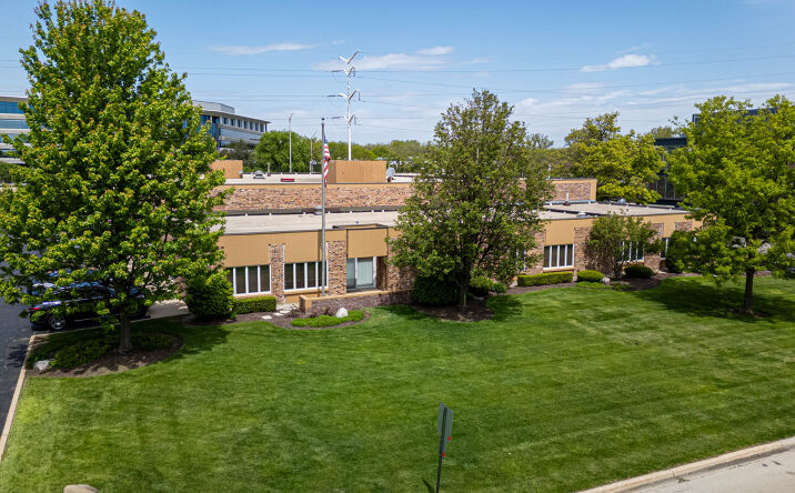 Pictures of Retail property located at 620 Enterprise Drive, Oak Brook, IL 60523 for lease - image #1
