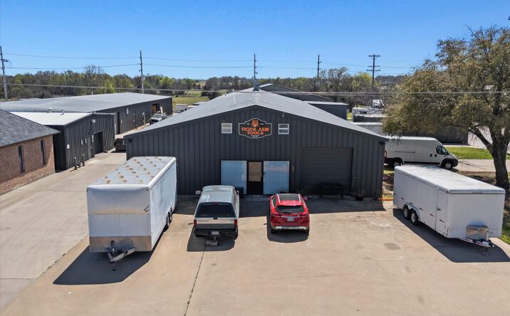 Pictures of Office, Industrial property located at 901 East McDonald Drive, Pilot Point, TX 76258 for lease - image #1