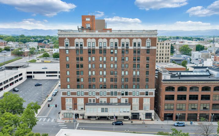 Pictures of Office, Restaurant property located at 611 S. Jefferson Street, Roanoke, VA 24011 for lease - image #1