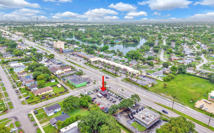 Pictures of Retail property located at 4601 W HALLANDALE BEACH BLVD, WEST PARK, FL 33023-4335 for lease - image #1