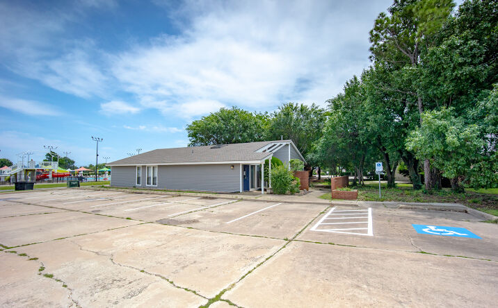 Pictures of Office property located at 2400 TEE CIR, NORMAN, OK 73069-6378 for lease - image #1