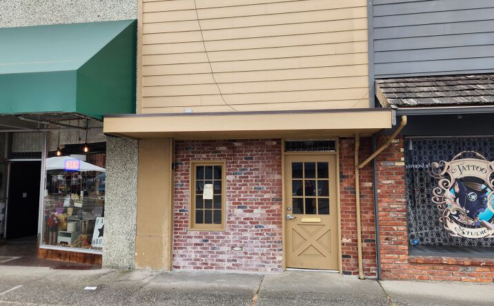 Pictures of Retail, Special Purpose property located at 807 Metcalf Street, Sedro-Woolley, WA 98284 for lease - image #1