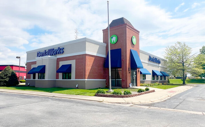 Pictures of Retail property located at 4405 Fox Valley Center Drive, Aurora, IL 60504 for lease - image #1