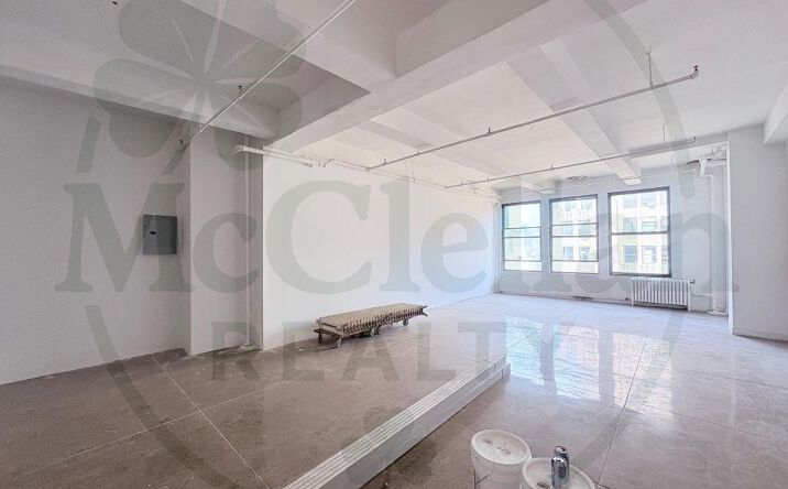 Pictures of Retail property located at West 37th Street, New York, NY 10018 for lease - image #1