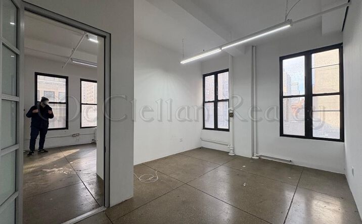 Pictures of Retail property located at West 37th Street, New York, NY 10018 for lease - image #1