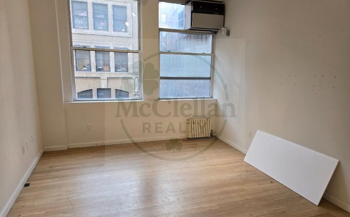 Pictures of Retail property located at West 37th street, New York, NY 10018 for lease - image #1