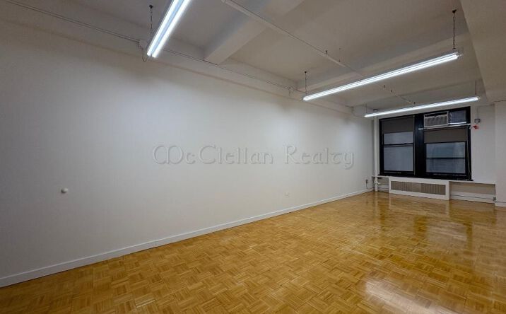 Pictures of Office property located at West 35th, New York, NY 10001 for lease - image #1