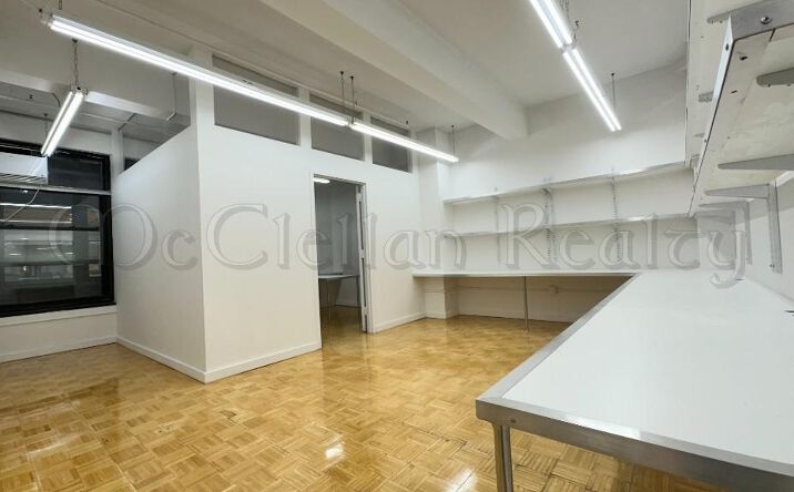 Pictures of Office property located at W 35th St, New York, NY 10001 for lease - image #1