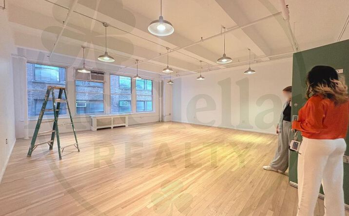 Pictures of Office property located at West 37th, New York, NY 10018 for lease - image #1