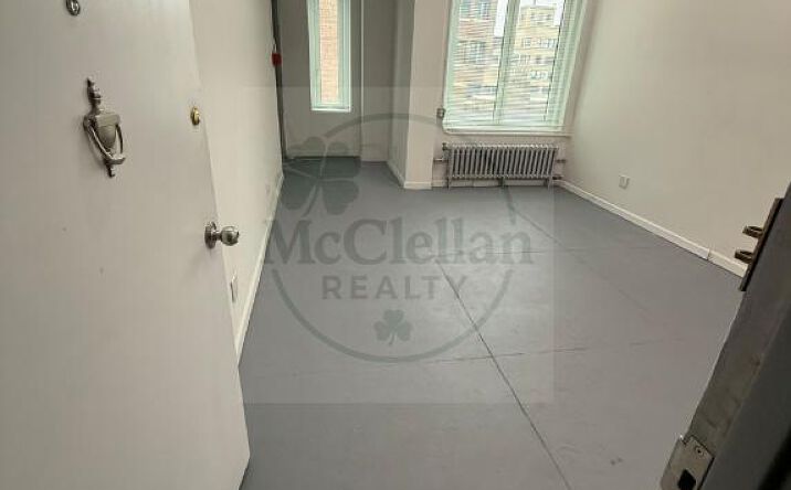 Pictures of Retail property located at Seventh Ave, New York, NY 10001 for lease - image #1
