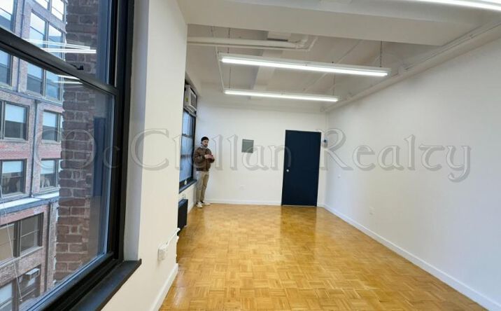 Pictures of Office property located at West 35th, New York, NY 10001 for lease - image #1