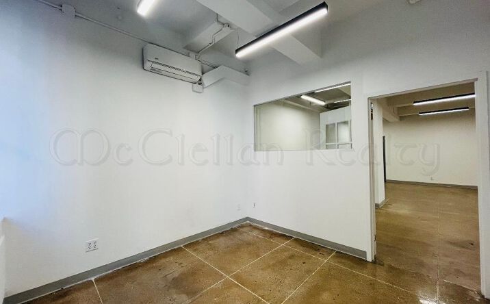 Pictures of Office property located at West 35th St, New York, NY 10001 for lease - image #1