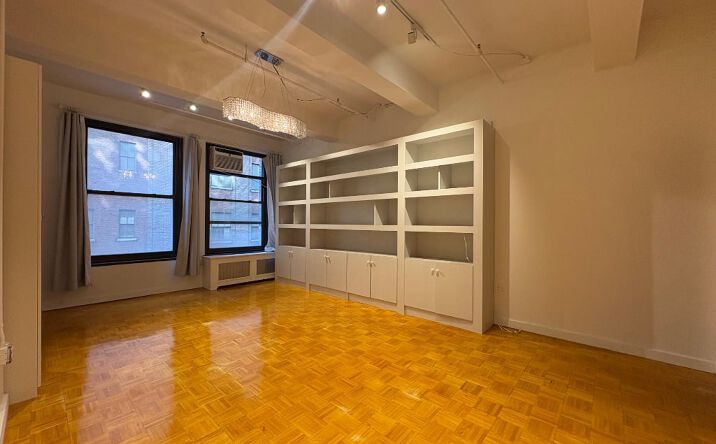 Pictures of Office property located at West 35th, New York, NY 10001 for lease - image #1