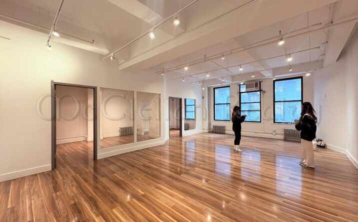 Pictures of Retail, Office property located at West 45, New York, NY 10036 for lease - image #1