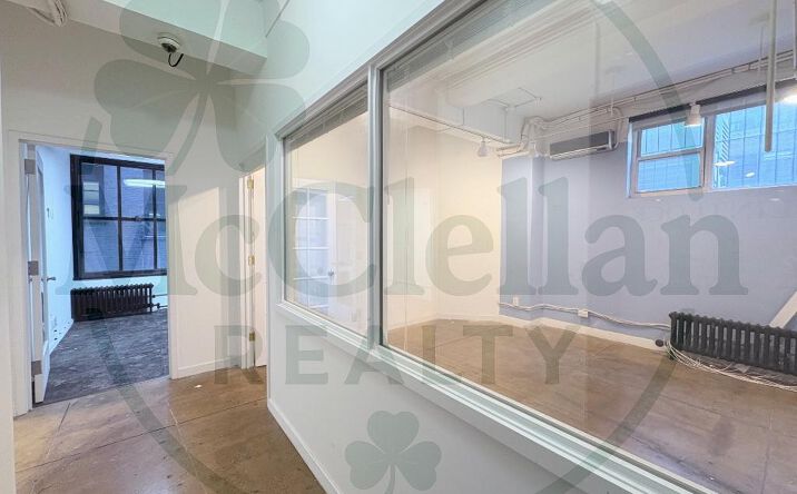 Pictures of Office property located at W 40th St, New York, NY 10018 for lease - image #1