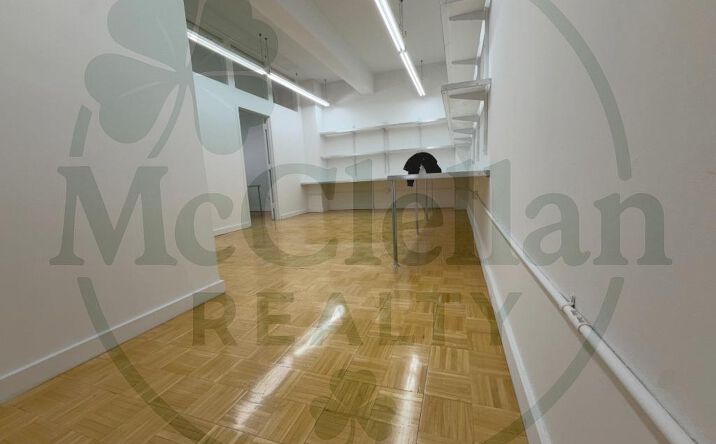 Pictures of Office property located at W 35th St, New York, NY 10001 for lease - image #1