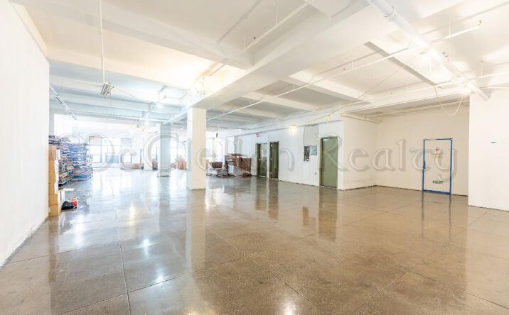 Pictures of Retail property located at W 37th St, New York, NY 10018 for lease - image #1