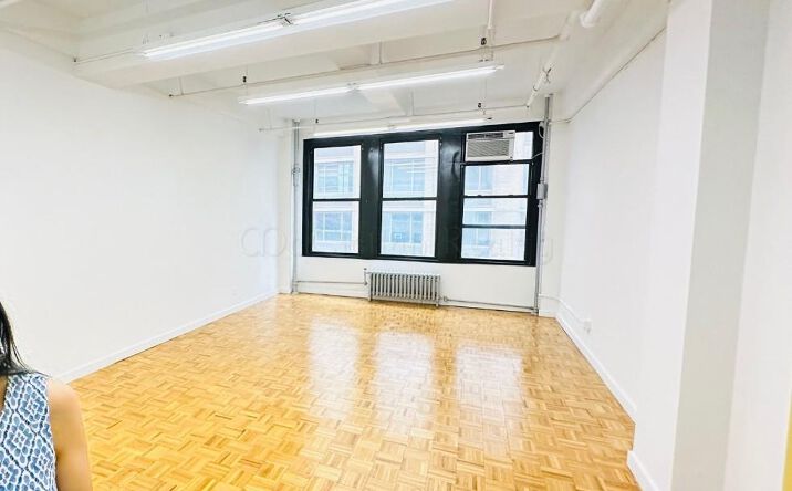 Pictures of Office property located at West 35th, New York, NY 10001 for lease - image #1