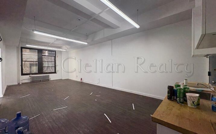 Pictures of Office property located at W 35th St, New York, NY 10001 for lease - image #1