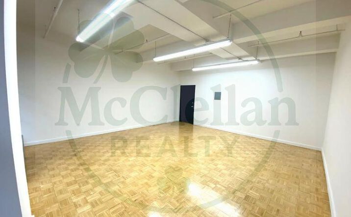 Pictures of Office property located at W 35th St, New York, NY 10001 for lease - image #1