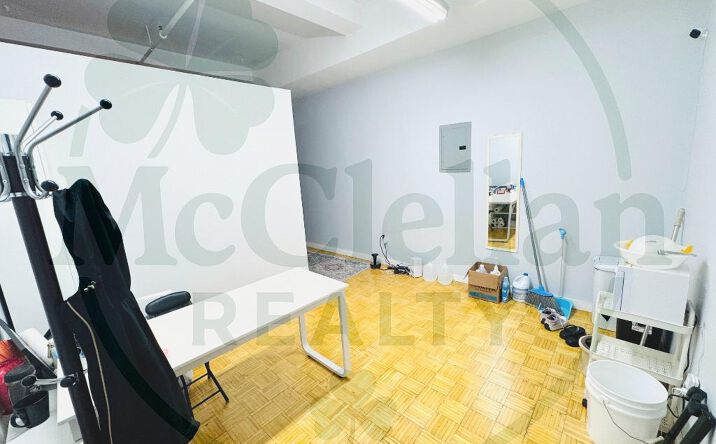 Pictures of Office property located at West 35th St, New York, NY 10001 for lease - image #1