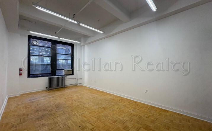 Pictures of Office property located at West 35th St, New York, NY 10001 for lease - image #1