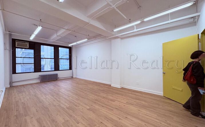 Pictures of Office property located at W 38th St, New York, NY 10001 for lease - image #1