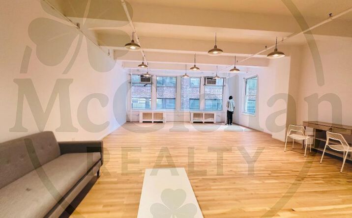 Pictures of Office property located at West 37th, New York, NY 10018 for lease - image #1