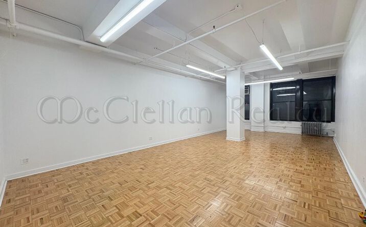 Pictures of Retail property located at West 38, New York, NY 10018 for lease - image #1
