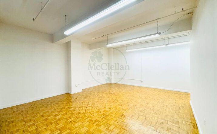Pictures of Office property located at W 35th St, New York, NY 10018 for lease - image #1