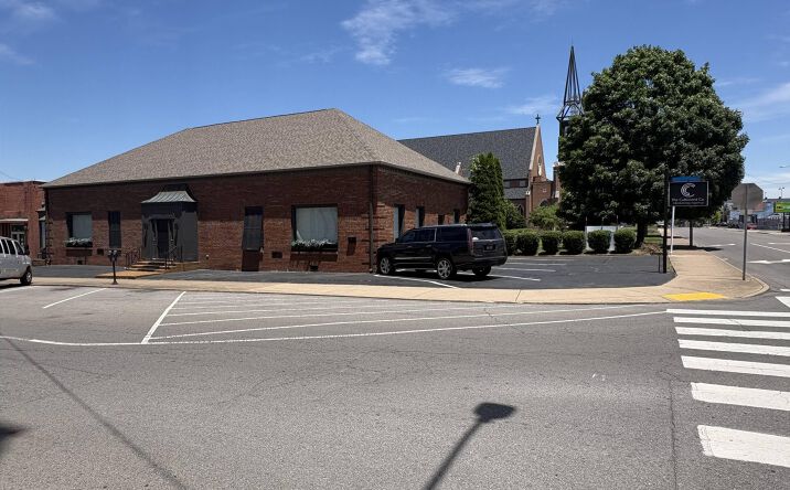 Pictures of Office property located at 221 South 3rd Street, Clarksville, TN 37040 for lease - image #1