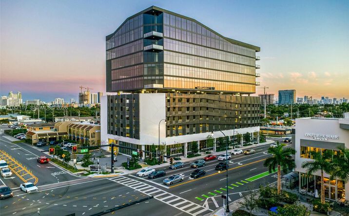 Pictures of Office property located at 801 N Federal Hwy # 1105, Hallandale Beach, FL 33009 for lease - image #1