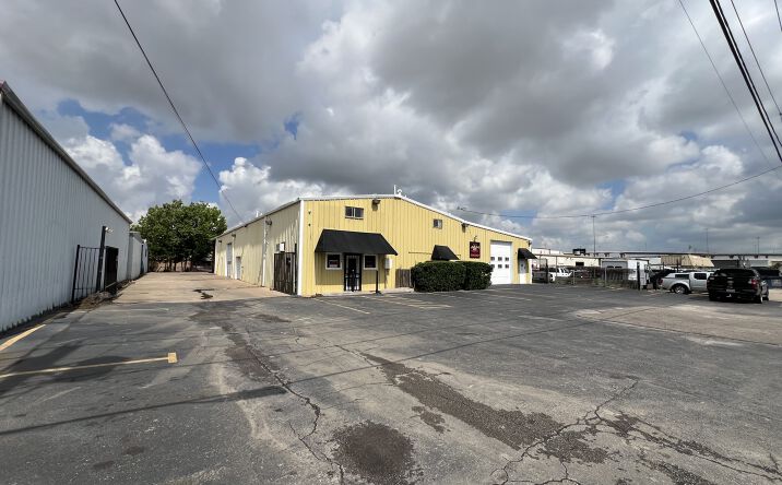 Pictures of Office, Industrial property located at 11511 Reeder Road, Dallas, TX 75229 for lease - image #1