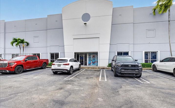 Pictures of Industrial property located at 11077 NW 122nd St # 11, Medley, FL 33178 for lease - image #1