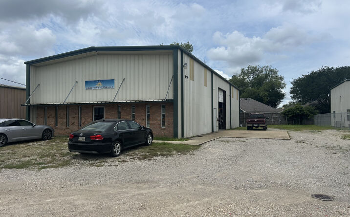 Pictures of Industrial property located at 104 BLUFFWOOD DR, BROUSSARD, LA 70518-3311 for lease - image #1