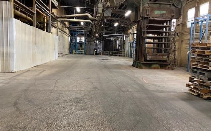 Pictures of Industrial property located at 250 E 8 Street, Dubuque, IA 52001 for lease - image #1