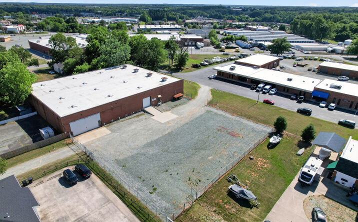Pictures of Industrial property located at 2105 Maple Ave, Burlington, NC 27215 for lease - image #1