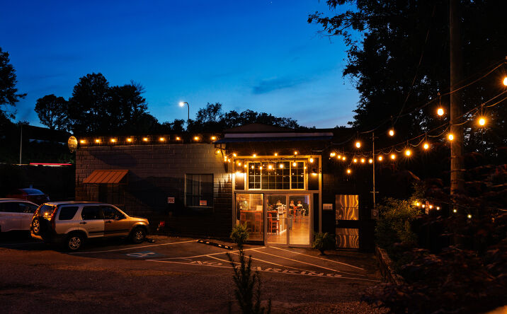 Pictures of Retail, Restaurant property located at 560 English Street, Bristol, TN 37620 for lease - image #1