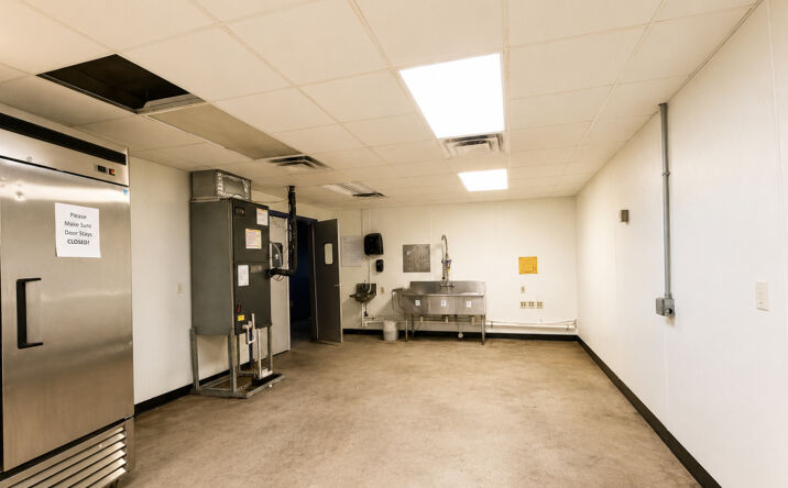 Pictures of Restaurant property located at 124 W Chimes St, Baton Rouge, LA 70802 for lease - image #1