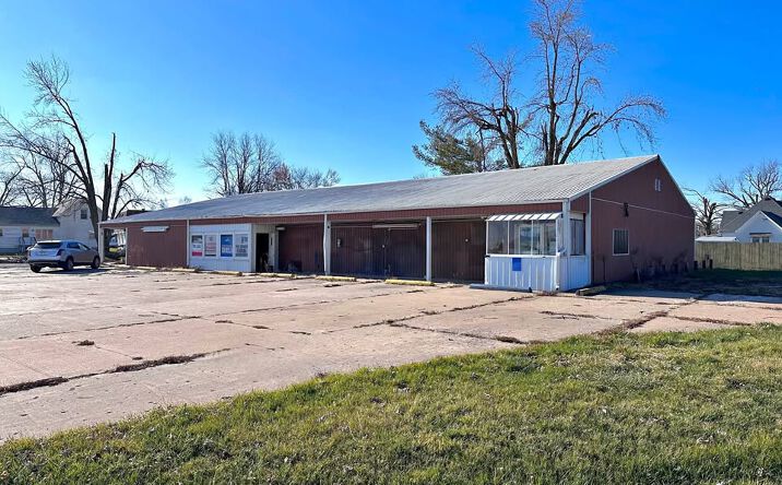 Pictures of Retail property located at 707 East Main Street, La Harpe, IL 61450 for lease - image #1