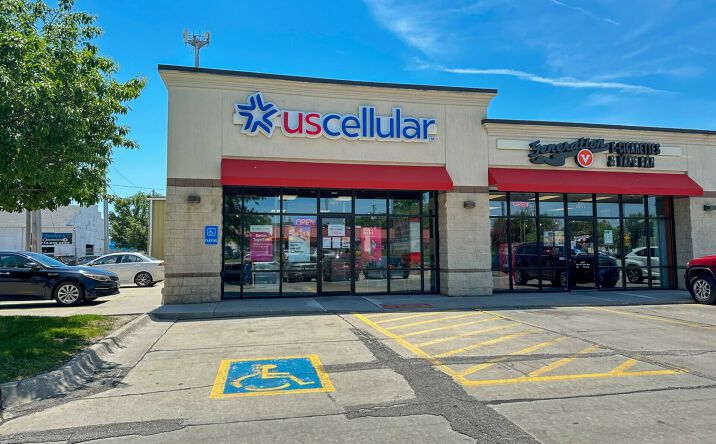 Pictures of Retail property located at 2015 W Broadway St, Council Bluffs, IA 51501 for lease - image #1