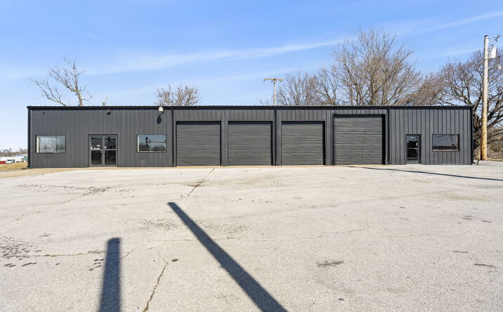 Pictures of Retail property located at 203 West South Street, Ozark, MO 65721 for lease - image #1