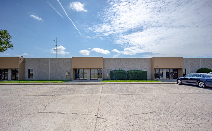 Pictures of Office, Industrial property located at 800 West Rock Creek Road, Norman, OK 73069 for lease - image #1