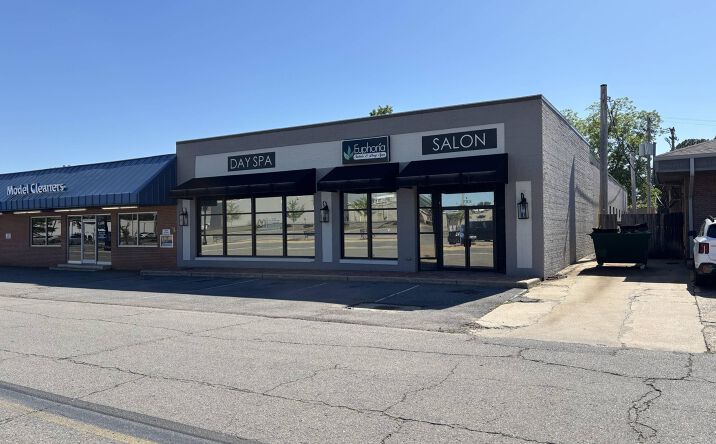 Pictures of Office, Restaurant, Retail property located at 723 PKWY ST, CONWAY, AR 72034-5340 for lease - image #1