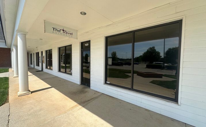 Pictures of Retail property located at 11529 Kingston Pike, Farragut, TN 37934 for lease - image #1