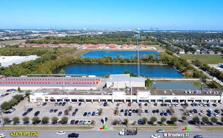 Pictures of Retail property located at 10223 W Broadway St, Pearland, TX 77584 for lease - image #1