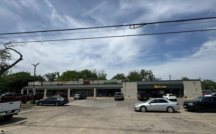 Pictures of Retail property located at 1300 Round Rock Ave, Round Rock, TX 78681 for lease - image #1