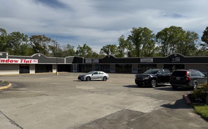 Pictures of Retail property located at 3655 ONEAL LN, BATON ROUGE, LA 70816-9093 for lease - image #1