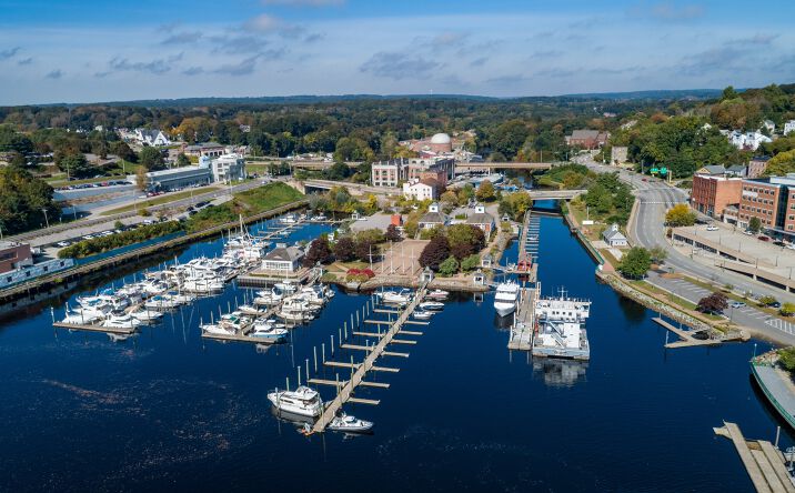 Pictures of Retail property located at 150 Chelsea Harbor Dr, Norwich, CT 06360 for lease - image #1