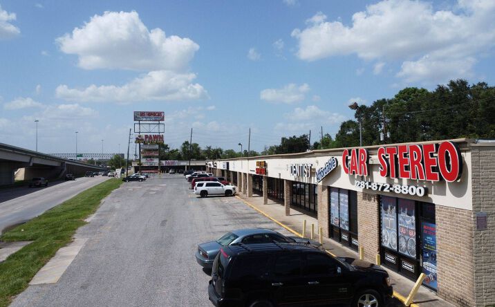 Pictures of Retail property located at 12700 N Loop E Fwy, Houston, TX 77029 for lease - image #1